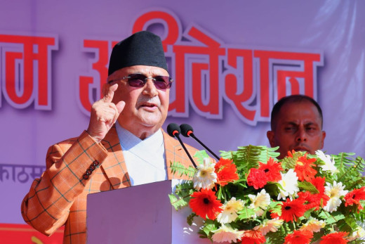 सरकारलाई केपी ओलीको प्रश्न— एकथरी शिक्षकको माग सम्बोधन हुने, अर्कोको नहुने ?